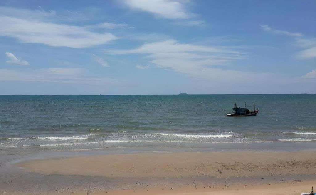 Sea Falcon On The Water Na Chom Thian Εξωτερικό φωτογραφία